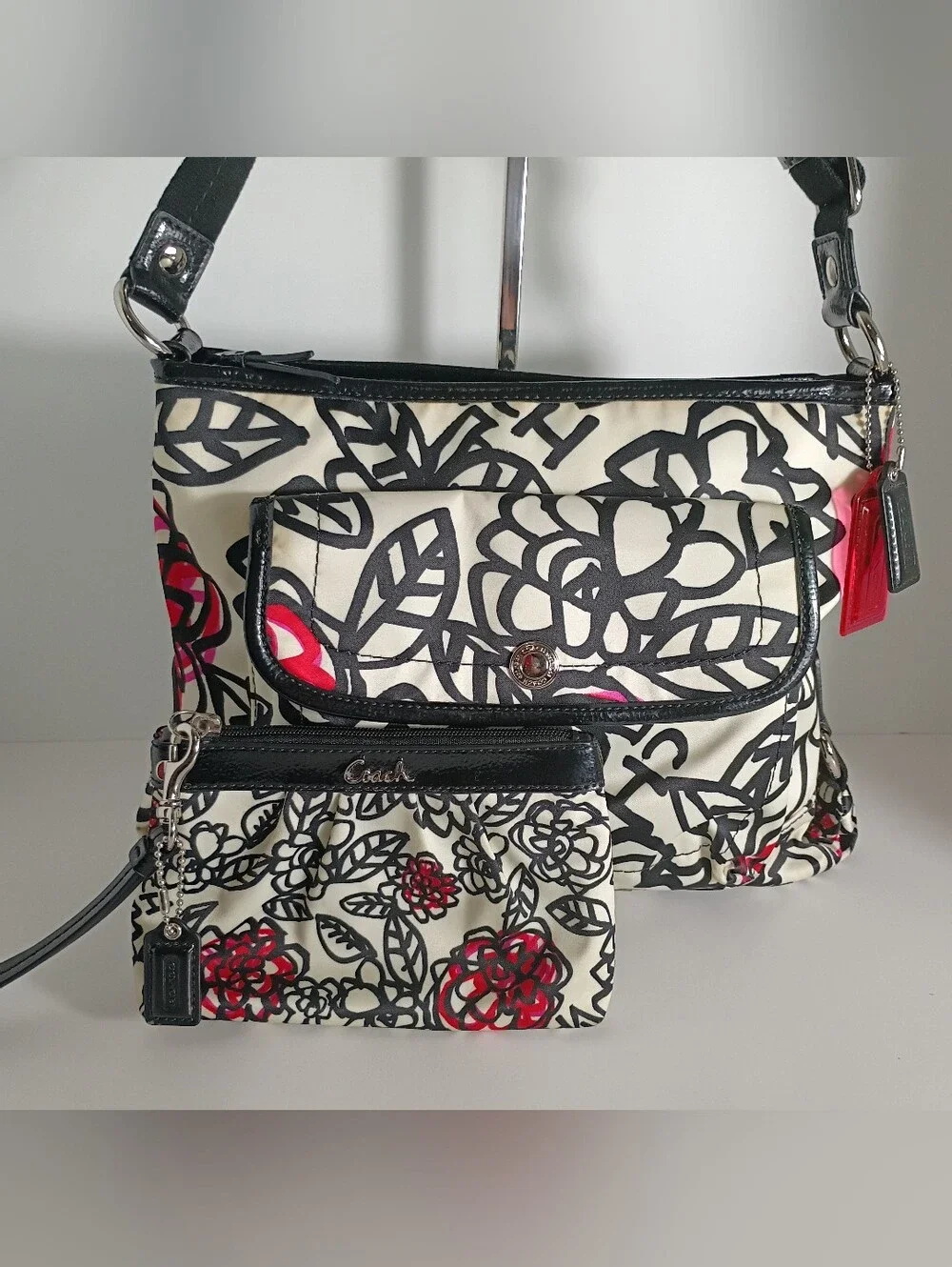 COACH DAISY FLORAL GRAFFITI CROSS BODY PURSE W MATCHING WALLET - Picture 4 of 17